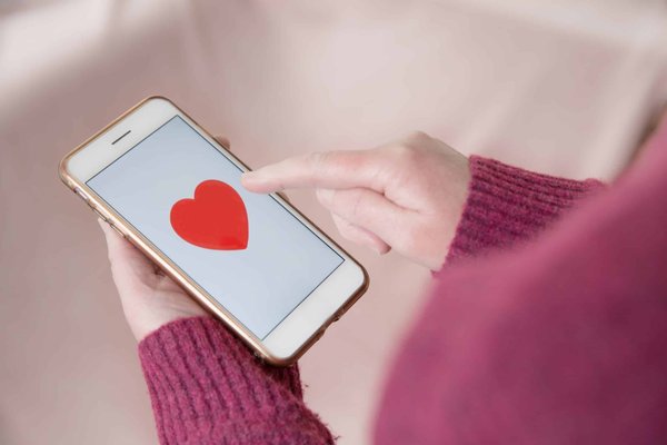 Quelle est l'importance de la communication dans les rencontres sur internet ?