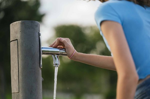 Quels sont les avantages d'installer une fontaine à eau dans les espaces professionnels ?