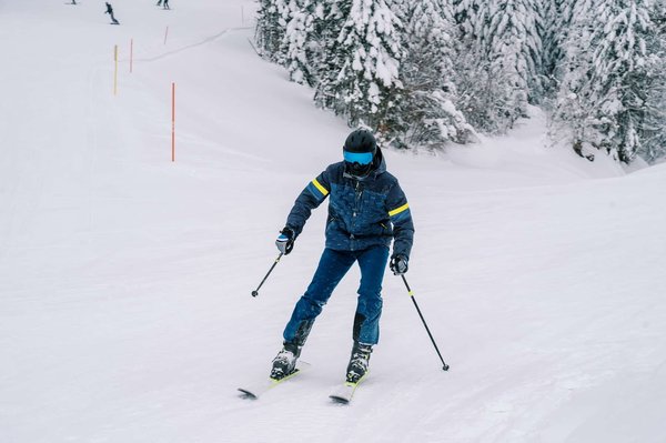 Peut-on louer du matériel de ski dans les campings de cette région en hiver ?