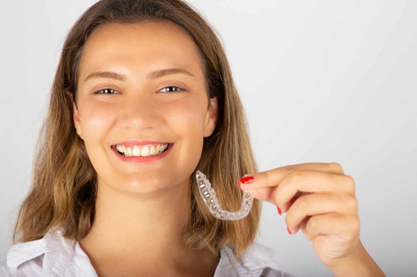 Le Centre dentaire Caroline Prud’homme propose-t-il des traitements pour le grincement de dents ?