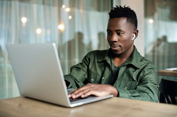 Le pouvoir du sourire sur la photo de profil : la clé du succès sur les sites de rencontre